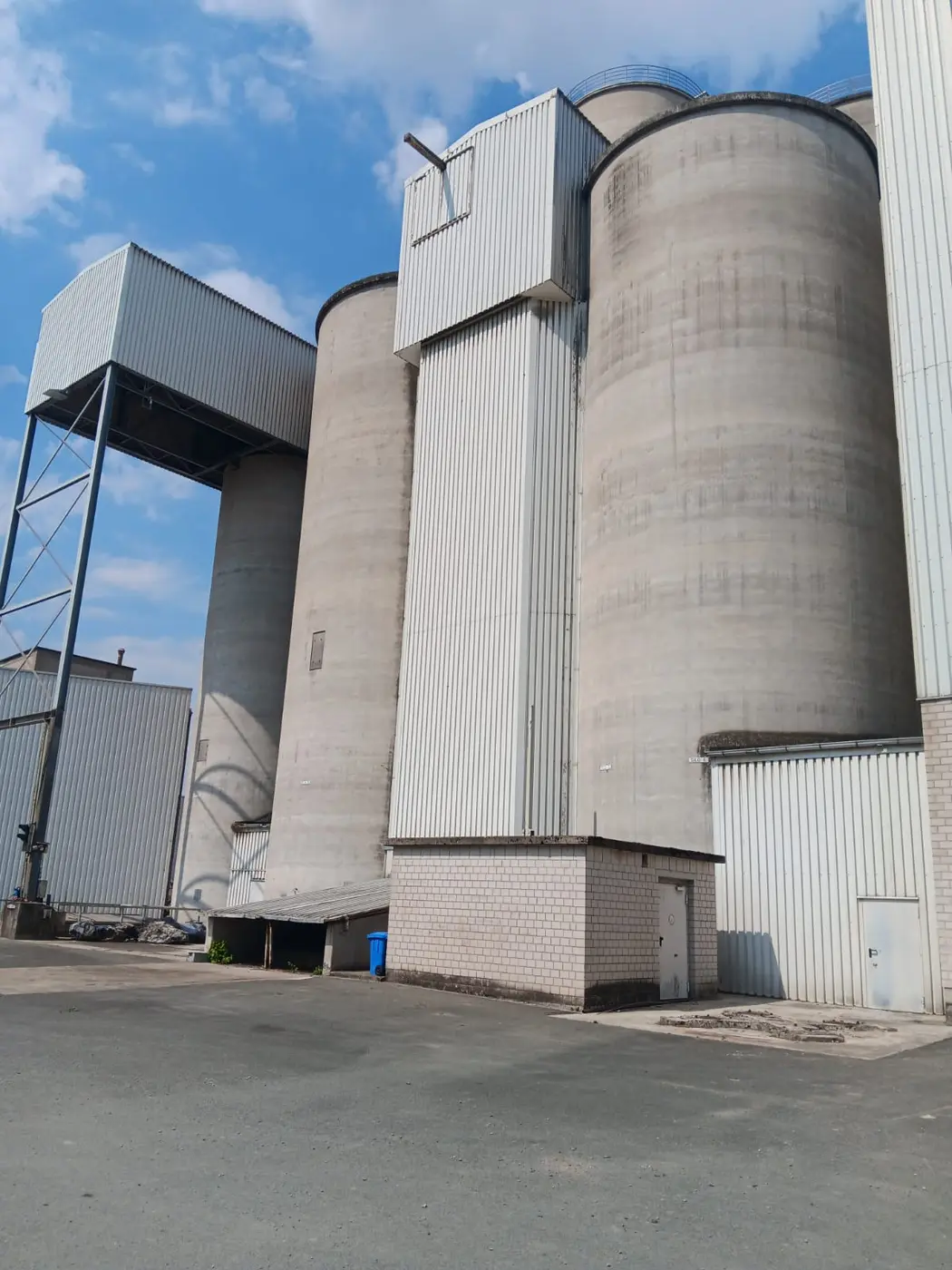 Silos und Hallen am Standort Vorhelm